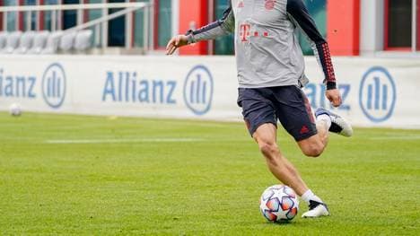 Leeds United holt Marc Roca vom FC Bayern München