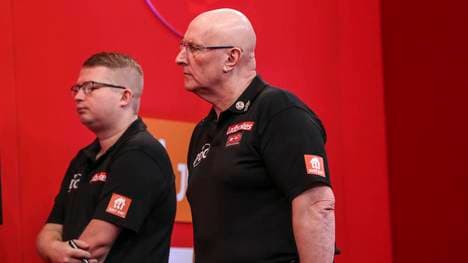 Paul Hinks (r.) hat 17 Jahre als Caller für die PDC gearbeitet