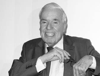 Klaus-Michael Kühne ist im Alter von 89 Jahren gestorben. Der Milliardär unterstützte seinen Lieblingsklub Hamburger SV über Jahre mit rund 100 Millionen Euro und prägte den Verein nachhaltig.