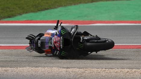 42 Alex Rins, SPA, Monster Energy Yamaha crashes out during the Tissot Sprint at the Grande PrÃ mio Tissot de Portugal MotoGP round2 at the the Autodromo Internacional Do Algarve, Portimao, Portugal Portimao Portugal Copyright: xGrahamxHoltx FocusXSPortimaoMGP023
