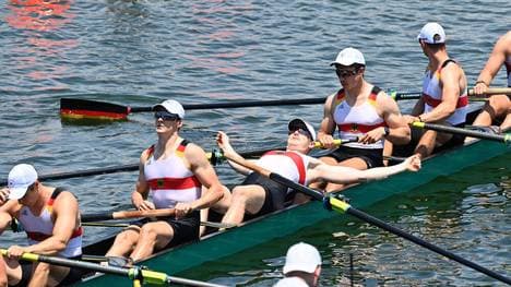 Erschöpft nach dem Vorlaufsieg: die Crew des Deutschlandachters