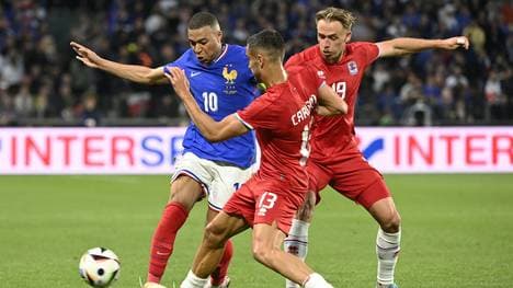 Die Großen ärgern: Olesen (r.) hier gegen Frankreich