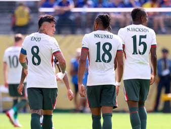 Christopher Nkunku gilt nach der Absage von Nick Woltemade als nächstes Transferziel des FC Bayern. Jedoch herrscht bei den Verhandlungen mit Chelsea Unklarheit. Besonders ein alter Bekannter könnte Bayern die Tour vermiesen.