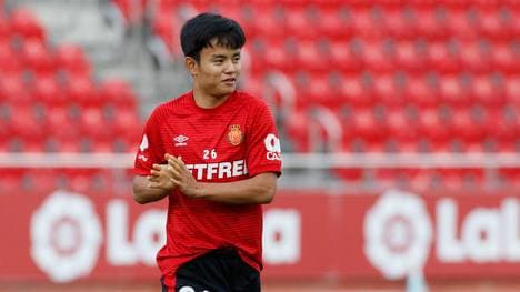 Nach einer erfolgreichen Leihe bei RCD Mallorca kehrt Takefusa Kubo zu Real Madrid zurück. Die Königlichen planen jedoch erst 2021 mit dem Mittelfeldspieler. Daher streben die Verantwortlichen von Real Madrid nochmal eine Leihe an. 