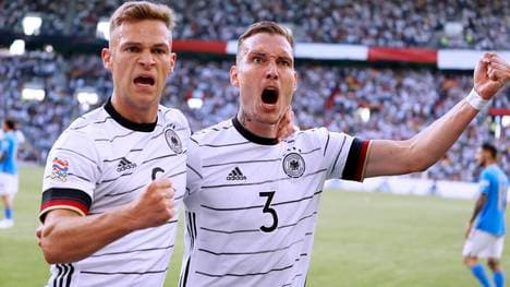 David Raum (r.) bejubelt mit Joshua Kimmich das erste Tor gegen Italien