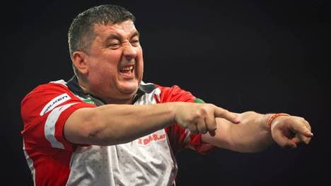 Mensur Suljovic warf bei der Darts-WM Joe Cullen aus dem Turnier