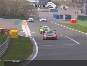 Auftakt nach Maß für Larry ten Voorde: Der Niederländer gewinnt erste Rennen in Spa beim Porsche Carrera Cup Deutschland. Ein Deutscher landet auf Platz zwei.