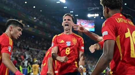 Spanien hat sich mit einem klaren Sieg für das EM-Viertelfinale gegen Deutschland qualifiziert