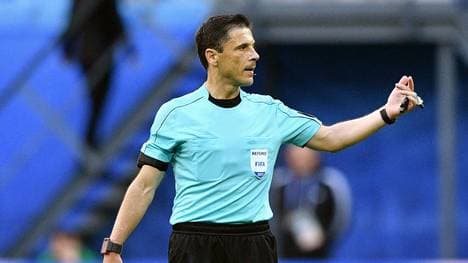 Milorad Mazic pfeift das Champions-League-Finale