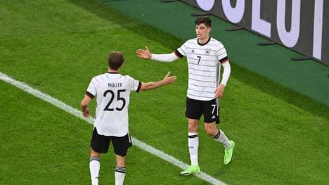 Kai Havertz (r.) war im ersten Durchgang an fast allen Offensivaktionen beteiligt