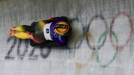 Susanne Kreher in der Eisrinne von Cortina