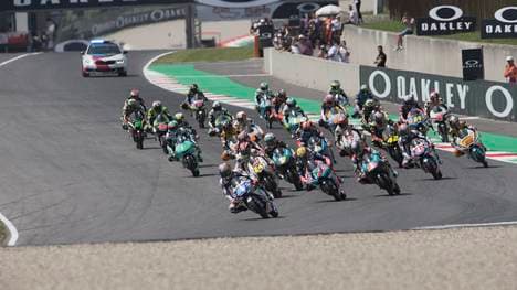 Bei der spanischen Moto3-Meisterschaft verunglückte ein junger Fahrer