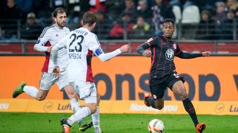 Joel Gerezgiher (r.) wird von der Eintracht an den FSV Frankfurt ausgeliehen