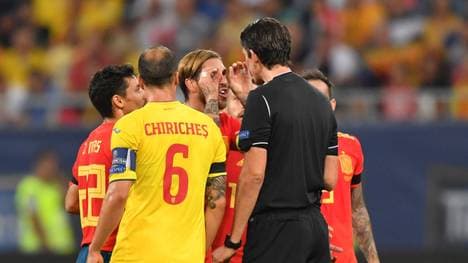 Sergio Ramos (m.) sah Gelb nach seinem Jubel