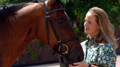 Isabell Werth und Satchmo bei einem Fototermin 2006