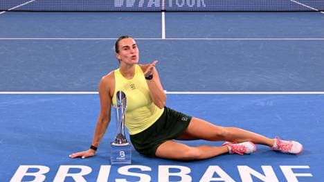 Aryna Sabalenka feiert in Brisbane