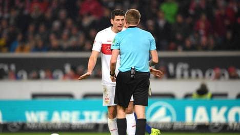 STUTTGART, GERMANY - DECEMBER 09: Mario Gomez of VfB Stuttgart complains to the referee during the Second Bundesliga match between VfB Stuttgart and 1. FC Nürnberg at Mercedes-Benz Arena on December 09, 2019 in Stuttgart, Germany. (Photo by Matthias Hangst/Bongarts/Getty Images)