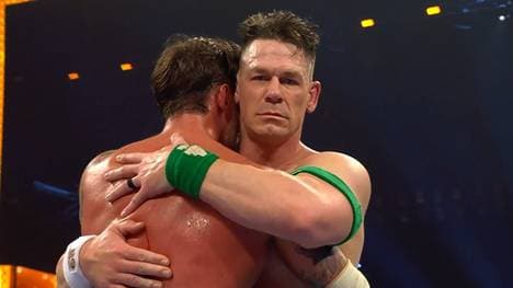 John Cena (r.) hat seinen alten Erzrivalen CM Punk bei Night of Champions besiegt