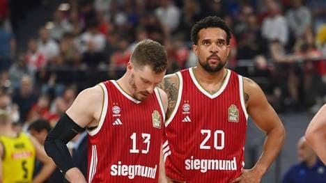 Andreas Obst (l.) und Elias Harris verloren mit den Bayern