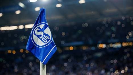 Schalke hofft auf Konstanz auf der Brust