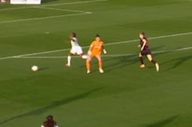 Nach 33 Sekunden! Bayer-Torhüterin sieht Blitz-Rot