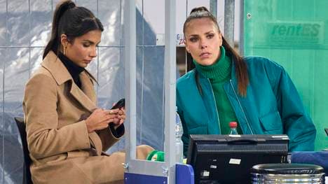 Esther Sedlaczek (r.) und Lea Wagner gehören zum Moderations-Team der ARD Sportschau