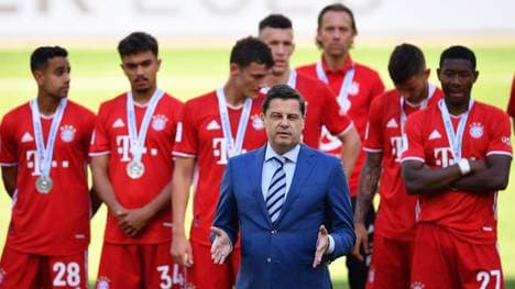 Christian Seifert vor der Übergabe der Meisterschale an Bayern München
