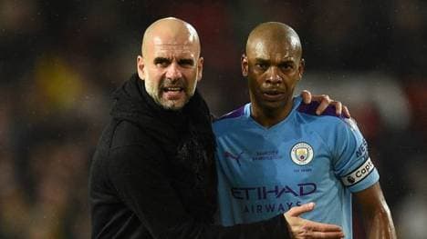 Fernandinho (r.) und Pep Guardiola sind irritiert über die Vorwürfe des FC Porto nach dem Champions League-Spiel