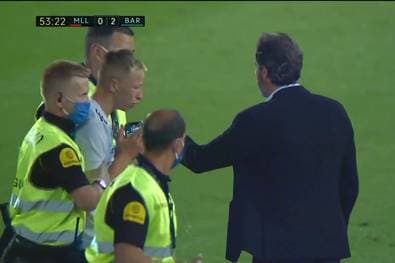 Flitzer bei Geisterspiel: Messi-Fan schafft Unglaubliches