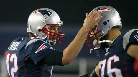 Vollmer (r.) gewann mit den Patriots zwei Super Bowls