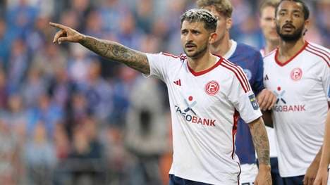 Matthias Zimmermann (l. ) spielt mit Düsseldorf in der Relegation