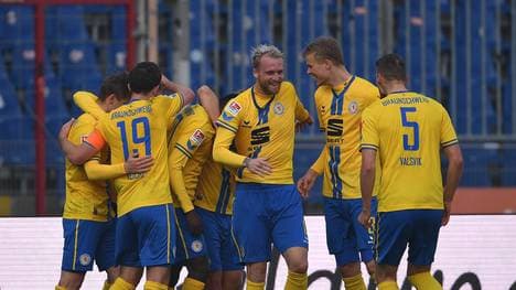 Eintracht Braunschweig v SSV Jahn Regensburg - Second Bundesliga