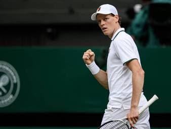 Am dritten Tag in Wimbledon zogen die Topgesetzten, Jannik Sinner und Aryna Sabalenka, weiter. Aus deutscher Sicht verlief der Tag ernüchternd. Daniel Altmaier und Tatjana Maria mussten beide die Segel streichen. 