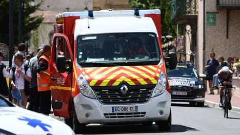 Chris Froome wird nach einem Trainingssturz ins Krankenhaus gebracht