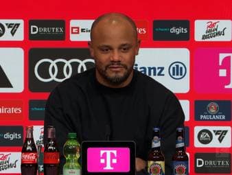 Der FC Bayern muss gegen Augsburg die erste Saisonniederlage in der Bundesliga hinnehmen. Damit verpassen die Münchner die Chance auf eine ungeschlagene Saison. Trainer Vincent Kompany trauert dieser Marke aber nicht hinterher.