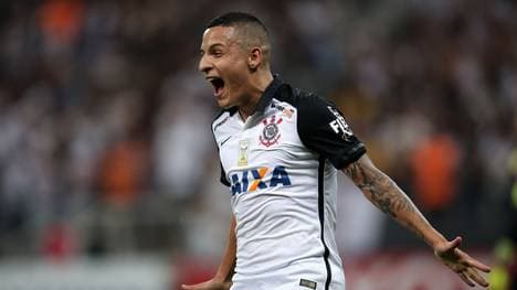 Corinthians v Cobresal - Copa Bridgestone Libertadores 2016