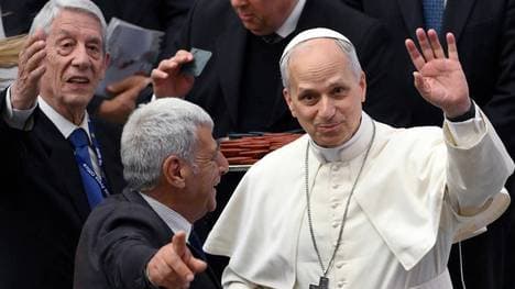 Papst Leo XIV. erhielt ein besonderes Geschenk von Ferrari