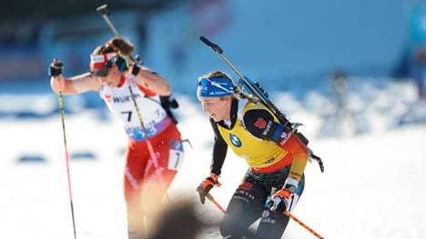 Franziska Preuß (r.) und Lena Häcki-Groß kamen sich auf der Schlussrunde in die Quere