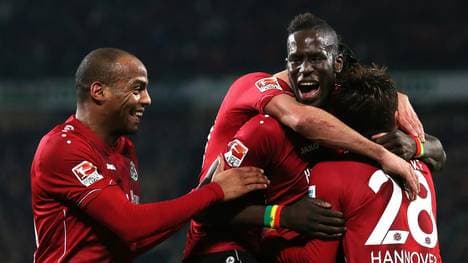 Salif Sane und Hannover 96 feierten gegen Augsburg den siebten Saisonsieg