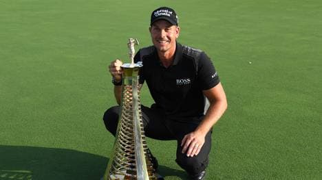 Henrik Stenson kann sich über diesen Pokal freuen - und 1,25 Millionen Dollar