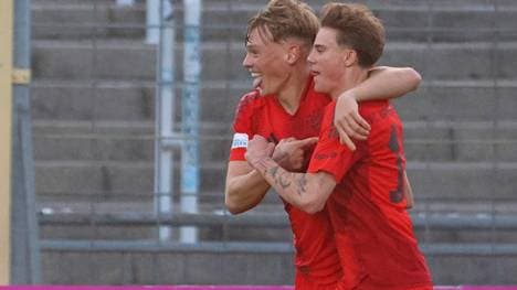 Samuel Unsöld (l.) war einer der Torschützen des FC Bayern beim Kantersieg gegen Bamberg