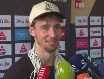 In Frankfurt werden die Basketball-Weltmeister gebührend von ihren Fans empfangen und gefeiert. Für Franz Wagner ein unglaublicher Sommer und ein besonderes Erlebnis, wie er verrät. 