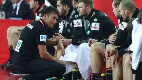 Bundestrainer Christian Prokop schwört bei der Handball-EM seine Spieler ein