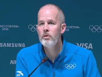 Lindsey Vonn stürzte in der olympischen Abfahrt schwer und brach sich das Bein. IOC-Sportdirektor Pierre Ducrey betont, dass der Start trotz Kreuzbandriss alleinige Entscheidung der Amerikanerin war.