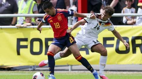 Spaniens Joselillo Gaitan (l.) und Taycan Etcibasi (r.)