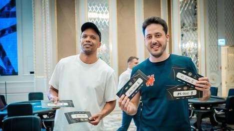 Phil Ivey und Adrian Mateos