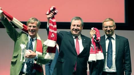 Werner Wolf (m.) räumt Fehler beim Auswahlprozess ein