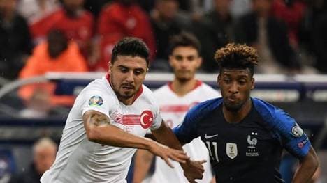 Turkey's midfielder Ozan Turfan (L) vies with France's forward Kingsley Coman during the Euro 2020 Group H qualification football match between France and Turkey at the Stade de France in Saint-Denis, outside Paris on October 14, 2019. (Photo by Alain JOCARD / AFP) (Photo by ALAIN JOCARD/AFP via Getty Images)