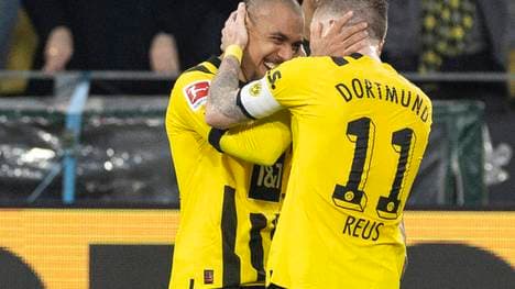 BVB-Star Donyell Malen jubelt mit Marco Reus