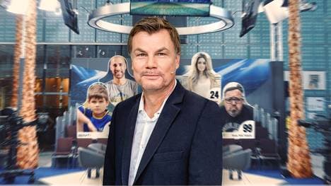 Thomas Helmer vor dem Set des CHECK24 Doppelpass